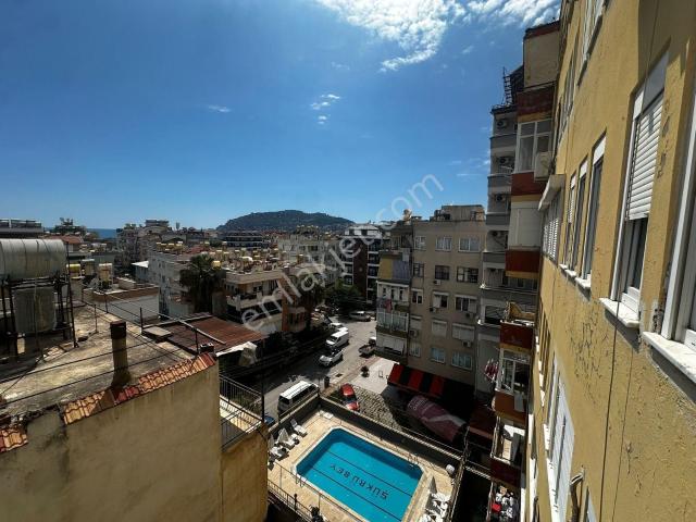 Antalya Alanya Güllerpınarın'da Kale Manzaralı Acil Satılık 2+1