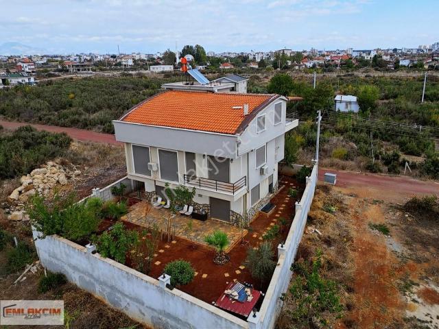 Antalya Döşemealtı İlçesi 367 M2 Arsada 8+2 Satılık Villa