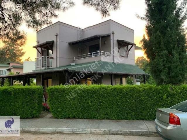 Antalya Döşemealtı Nebiler Mahallesi'nde Site İçinde 4+1 Villa