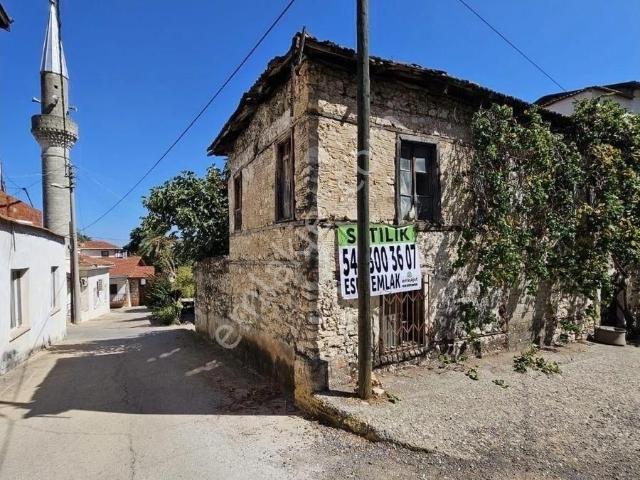 Antalya Finike İskele Mah'de 100m2 Arsa İçerisinde Eski Tarihi Taş Ev Satılıktır