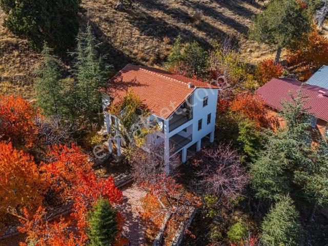 Antalya Geyikbayırı'nda Doğayla İç İçe Müstakil Villa