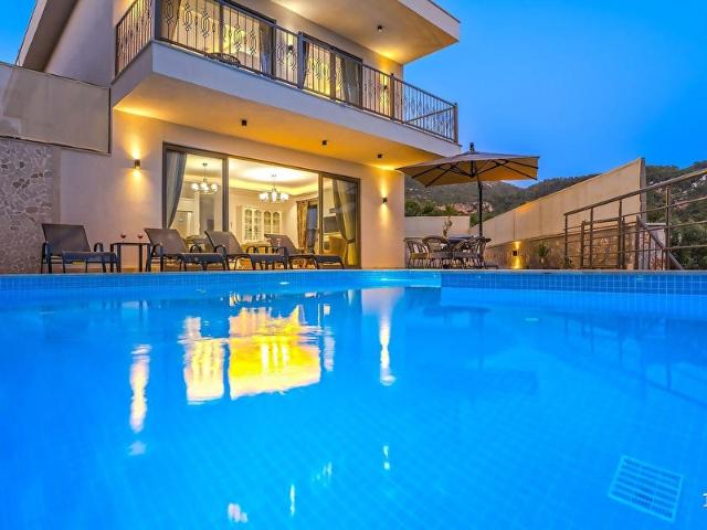 Antalya Kaş Kalkanda Satılık 2 Adet Full Eşyalı Ultra Lüks Villa