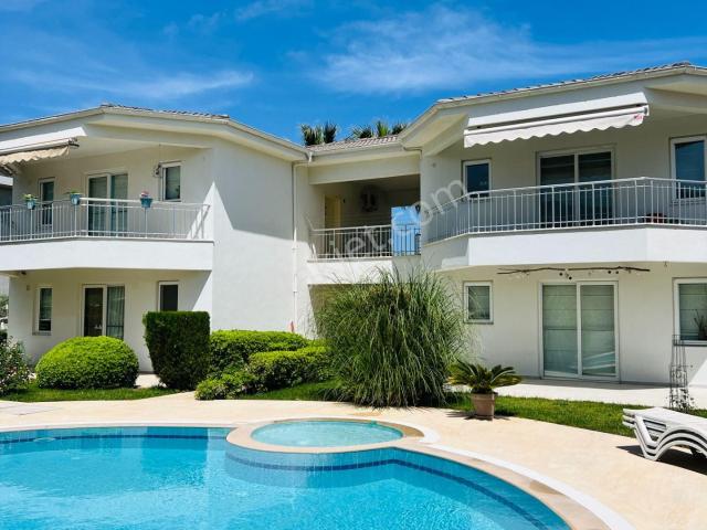 Antalya Kemer Çamyuva'da Havuz Başında Satılık Özel 2+1 Bahçe Katı Daire