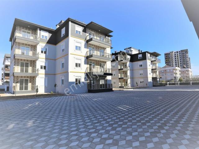 Antalya Kepezde Tramvaya Ve Okula Yakın Sitede Daire | Tekce