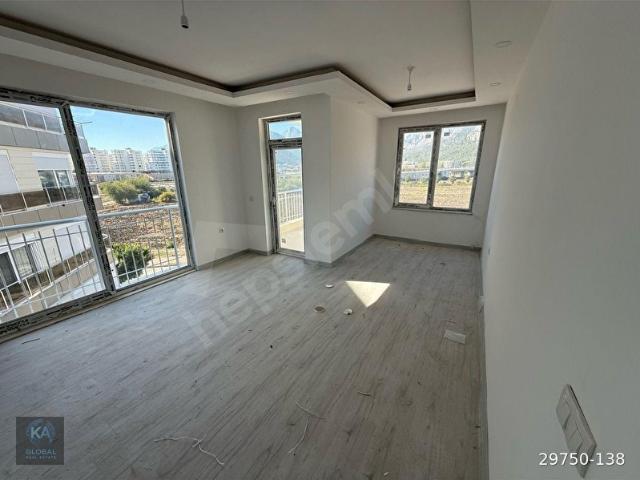 Antalya Konyaaltı limanda satılık 2+1 daire