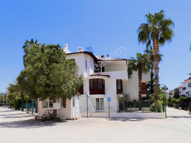 Antalya Lara Örnekköyde Site İçinde Denize Yakın Villa | Tekce