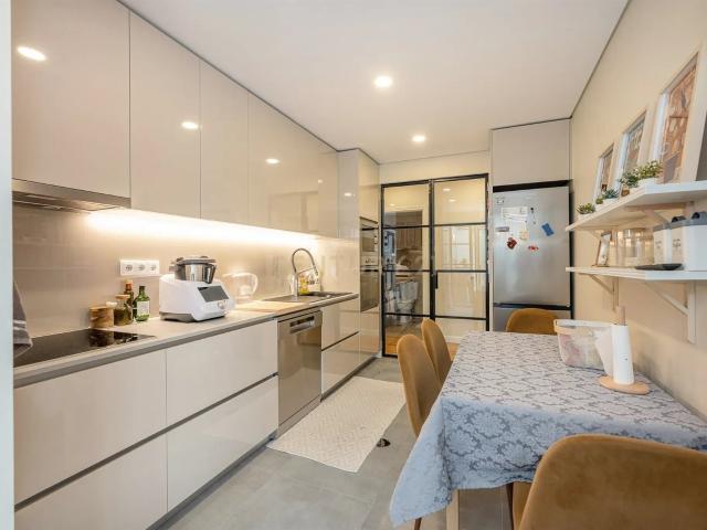 Antas | T3 Como Novo com Amplo Terraço de 140 m², Jardim Pri. 152m² Bonfim