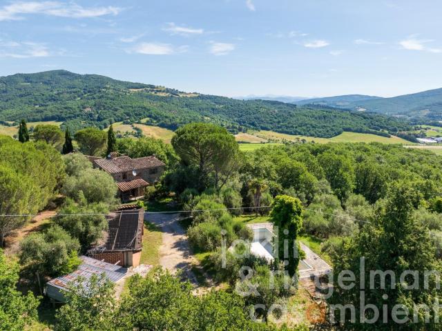 Antico casale con appartamento per gli ospiti, piscina e pot. 323m² Cortona