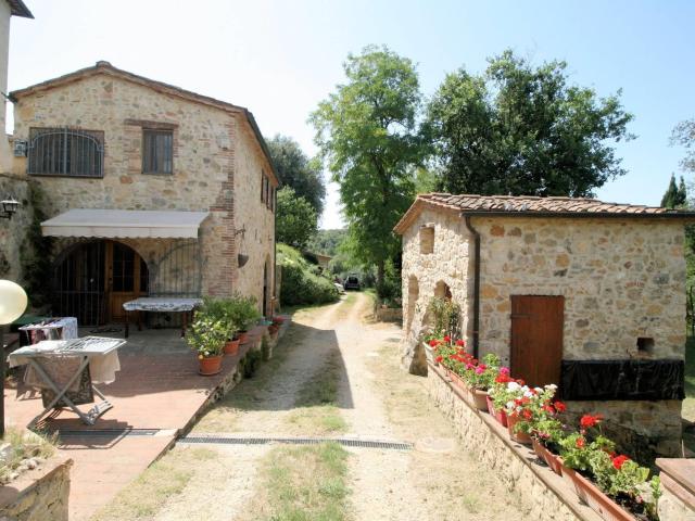 Antico fienile completamente ristrutturato con giardino e an. 249m² Colle di Val d'Elsa