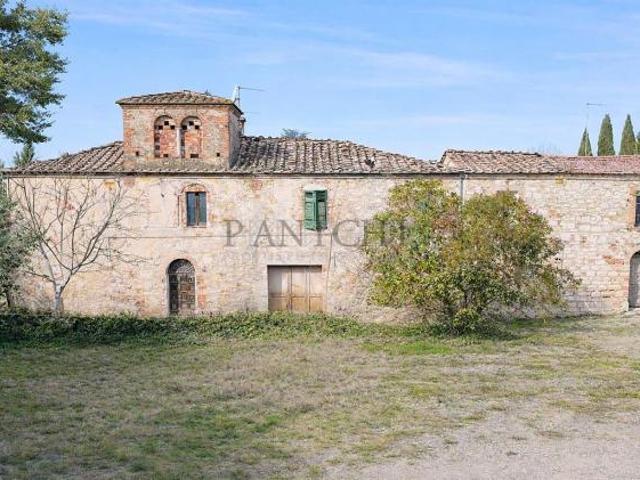 Antico podere con terreno ad Asciano