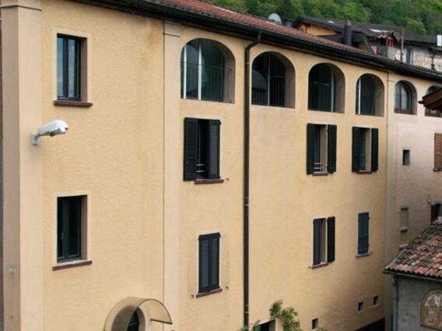 Antica casa di nucleo con giardino e parcheggi edificata nell'anno 1850