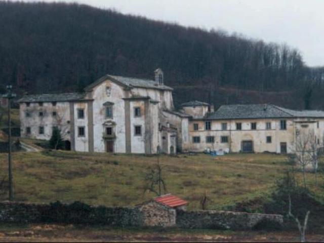 Antica e storica abbazia nelle campagne di Firenze