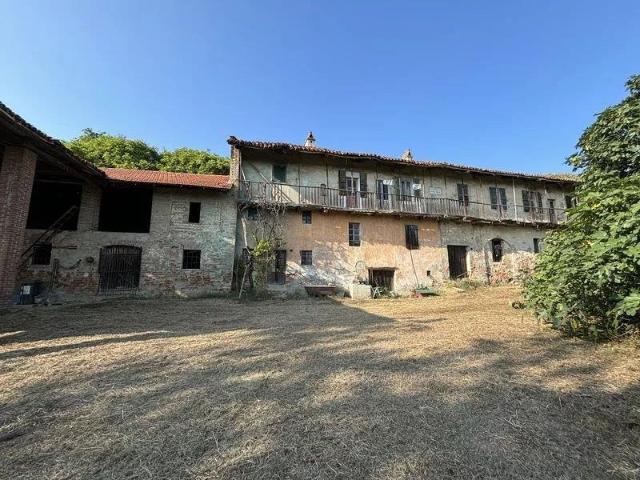 Antica residenza aristocratica con 1ha di terreno 700m² Sciolze