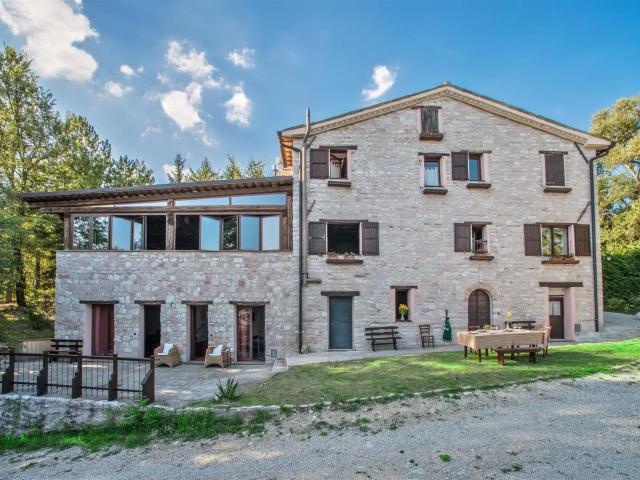 Antica villa in parco naturale a poca distanza da Urbino 536m² Cagli