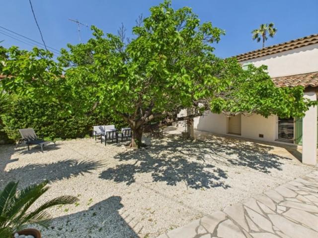 ANTIBES – MAISON 95 M² + ANNEXE DE 13 M² – CENTRE VILLE À PIED