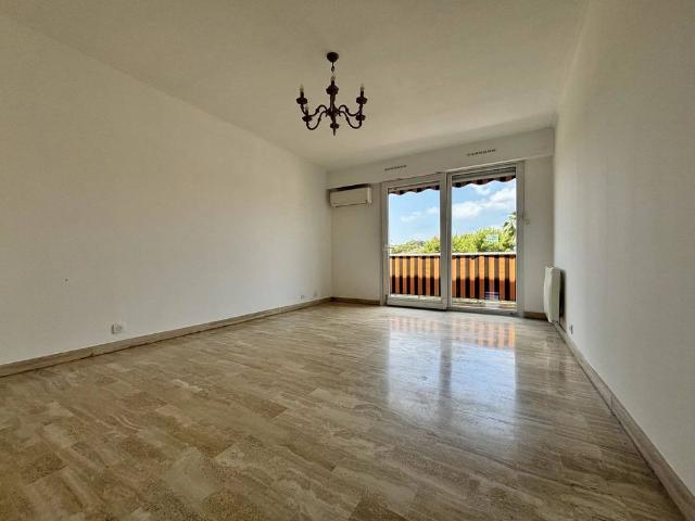 ANTIBES AVE DE GRASSE 3 PIECES EN DERNIER ETAGE GARAGE