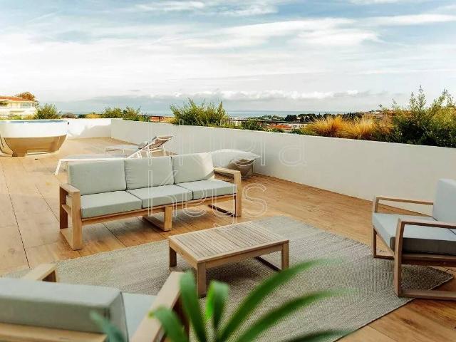 ANTIBES: Appartement neuf en dernier étage, 4 pièces avec grand