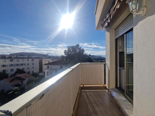 ANTIBES APPARTEMENT DERNIER ETAGE + CAVE ET PARKING