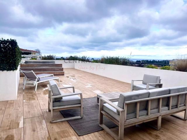 ANTIBES, Appartement 4 pièces avec vue mer