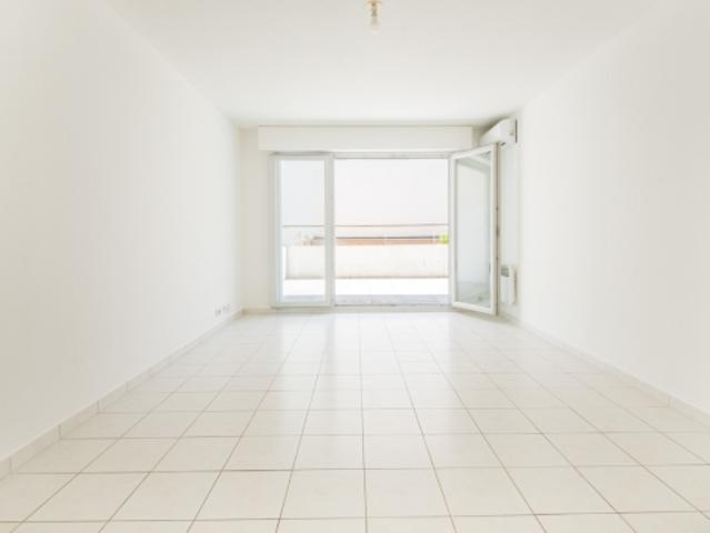 ANTIBES APPARTEMENT 4 PIECES DE 78M2 A VENDRE AVEC TERRASSE TRAVERSANT RÉSIDENCE RÉCENTE PARKING EN SOUS SOL