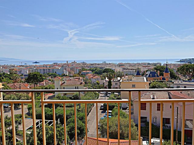 Antibes — Badine | 4 Pièces | 136 m² | Terrasse 40 m² | Vue. 135m² Antibes