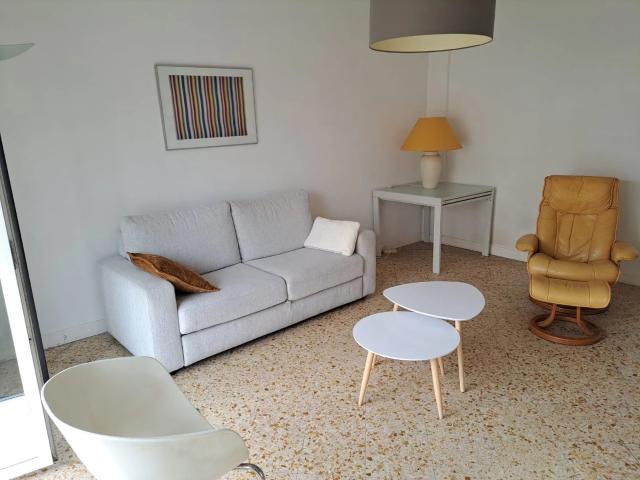 Antibes Centre – 2 Pièces 57 m² Avec Balcon – Immeuble Avec. 57m² Antibes