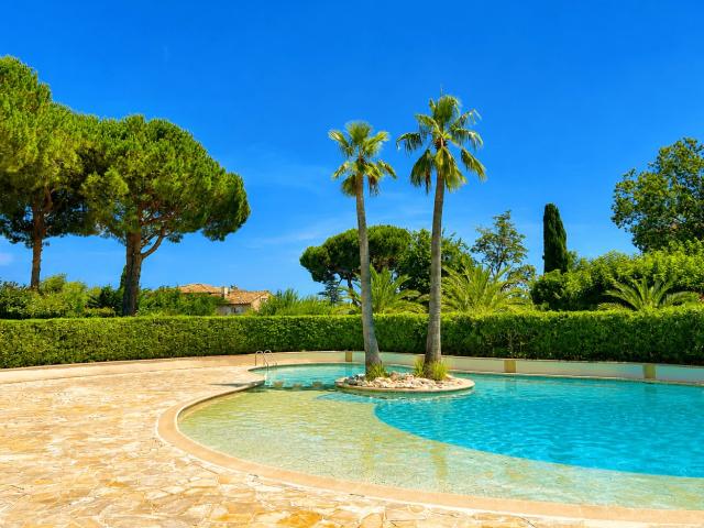 Antibes • Duplex 4 pièces 98 m2 • 2 Terrasses • Dernier étage • Aperçu mer • Double garage • Piscine • Tennis