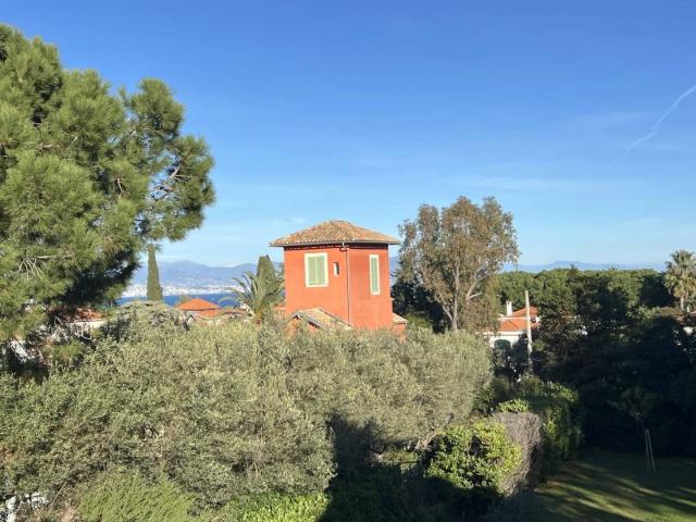 ANTIBES DÉBUT DU CAP D'ANTIBES
