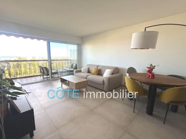 ANTIBES DERNIER ETAGE 3 PIECES TERRASSE PARKING CALME VUE DEGA