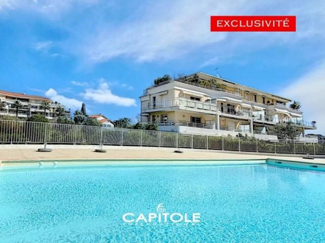 Antibes, Exclusivité rare: Appartement Villa sur le toit 3 pièces de 82 m², terrasse de 70 m², résidence récente de haut standing avec une magnifique piscine, garage et parking