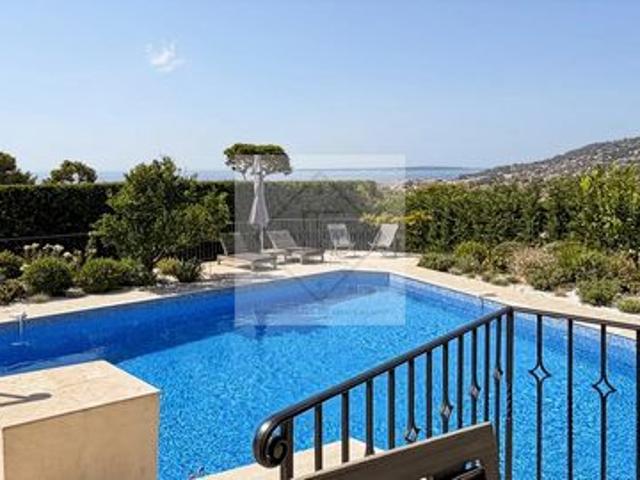ANTIBES Élégante maison en pierre rénovée – Charme provençal proche plage
