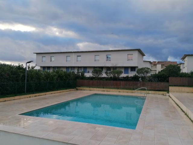 ANTIBES EST STUDIO AVEC COIN NUIT EN REZ DE JARDIN DANS RESI