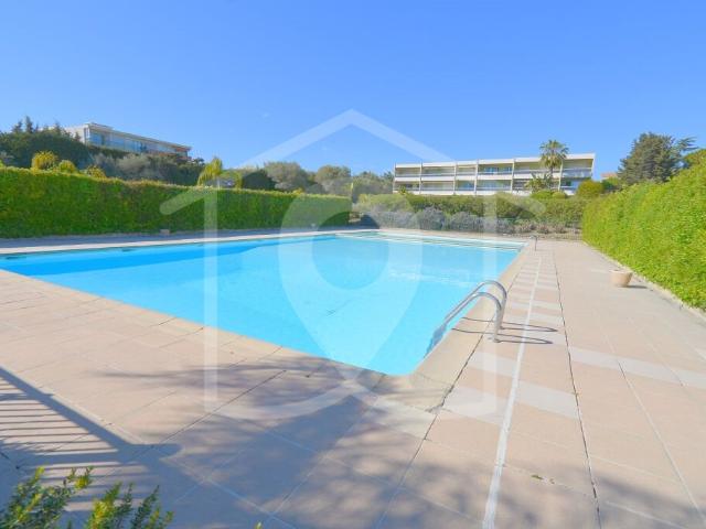 Antibes Hauteurs Studio rénové Grande terrasse Calme. 28m² Antibes