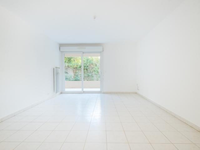 ANTIBES LES TERRIERS APPARTEMENT 3 PIECES DE 68M2 A VENDRE AVEC TERRASSE STATIONNEMENT EXTÉRIEUR PROCHE TOUTES COMMODITÉS