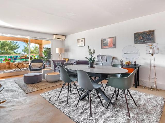 ANTIBES – PORT VAUBAN – 3/4 PIÈCES DE 90 M² AVEC TERRASSE, GARAGE ET CAVE