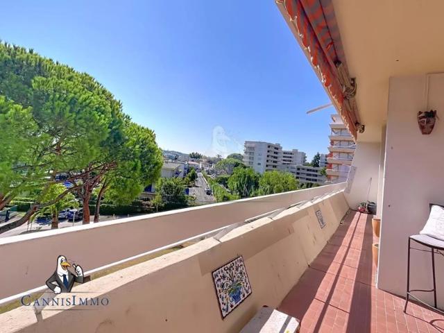 ANTIBES PORT VAUBAN 4 PIÈCES BALCON D'ANGLE