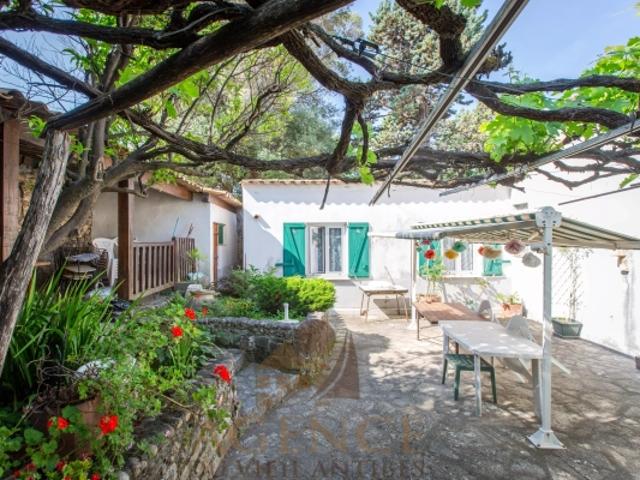 Antibes Quartier CONSTANCE Maison 193m2 terrain de 1930m2