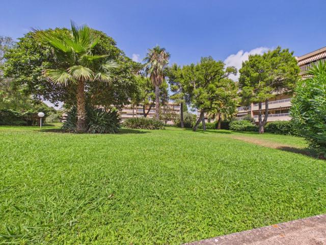 ANTIBES – QUARTIER DES COMBES – 3 PIÈCES D'ANGLE AVEC GRANDE TERRASSE, GARAGE ET CAVE