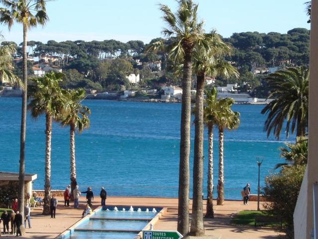 ANTIBES RARE CENTRE VILLE MURS COMMERCIAUX DE 160 M2