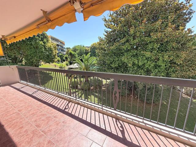Antibes, Résidence de standing avec piscine, 4 pièces + terr. 73m² Antibes