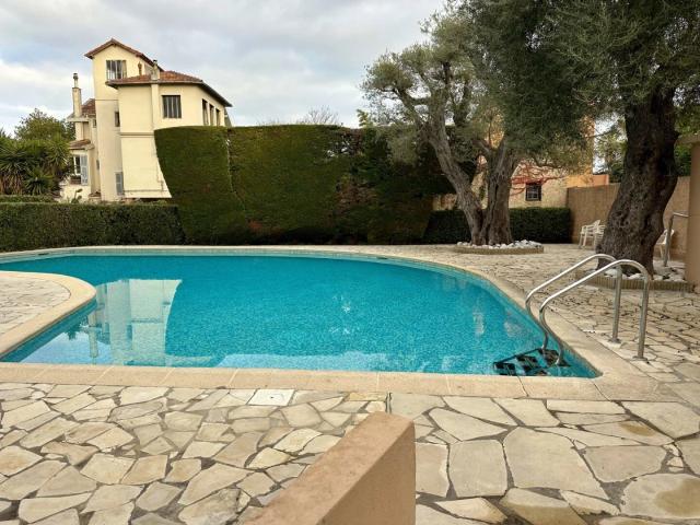 ANTIBES SALIS DERNIER ETAGE