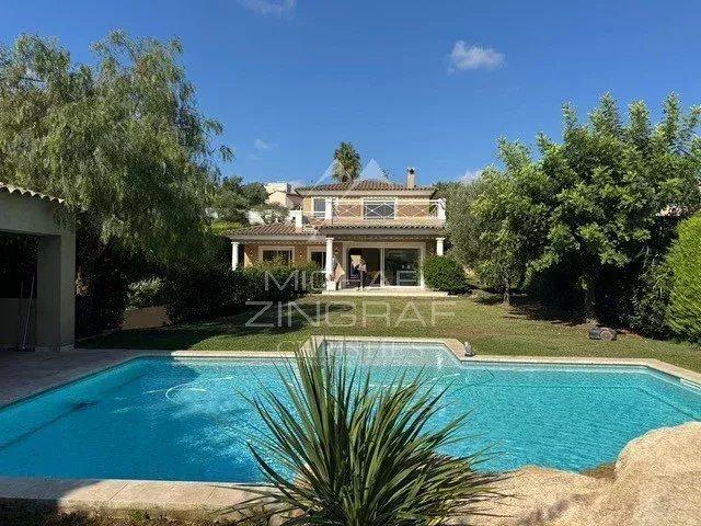 Antibes Théâtre Anthéa Belle villa avec piscine 156m² Antibes