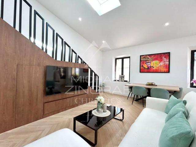 Antibes Vieille Ville – Duplex d’Exception en Dernier Étage