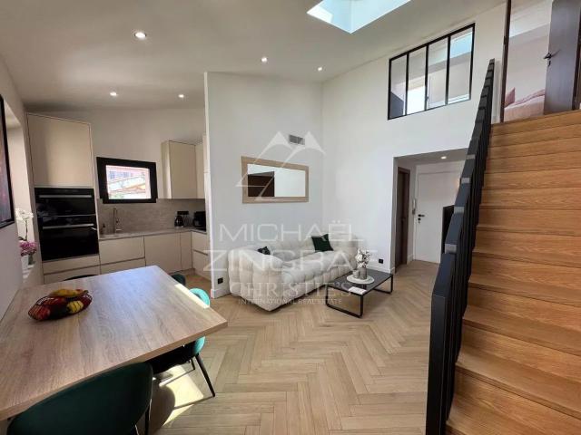 Antibes Vieille Ville – Duplex d’Exception en Dernier Étage 62m² Antibes