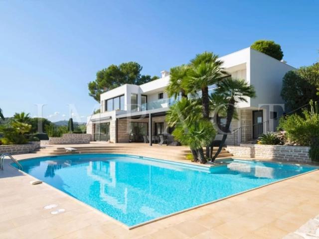 Antibes, Villa Contemporaine avec vue mer panoramique à vendre