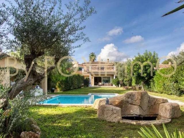 Antibes, Villa récente en parfait état, quartier résidentiel & calme absolu, proximité au centre et axes routiers, belle prestations, sous sol total, piscine jardin plat
