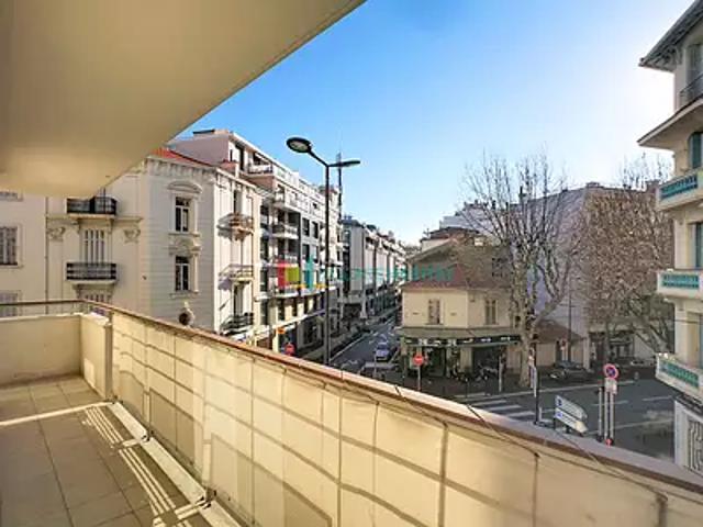Antibes 06600 Achat / Vente appartement 2 pièces t2 terrasse parking