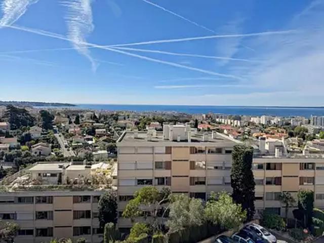 Antibes 06600 Achat / Vente appartement 3 pièces t3 au dernier étage piscine