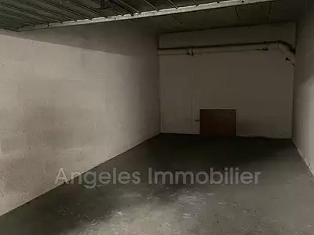 Antibes 06600 Location parking piscine