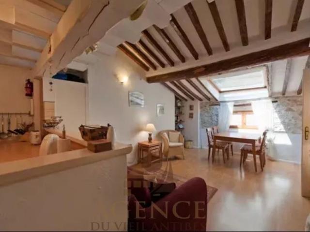 Antibes 2P 38.90m2 vieil ville dernière étage